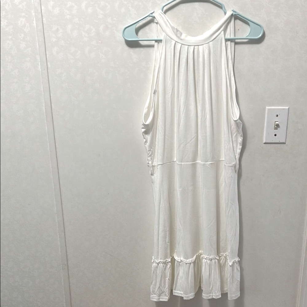 Elegant White Sleeveless Dress